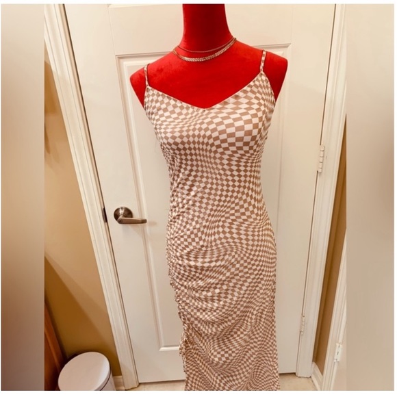 SPAGHETTI STRAP RUCHED PRINTED MAXI DRESS - Picture 6 of 12